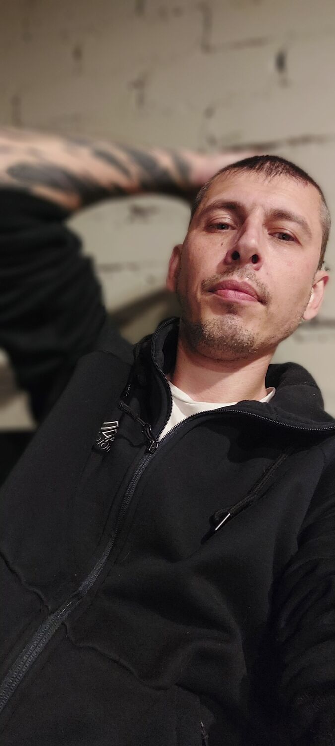  46437493  , 37 ,    