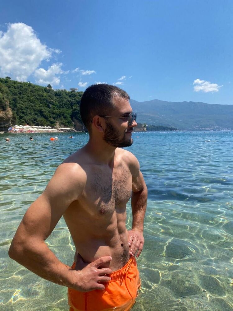  41967003  Alexandr, 26 ,    Budva