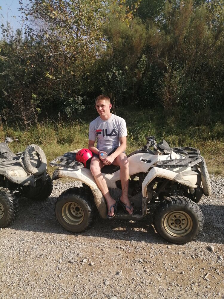  27968953  Denis, 29 ,    