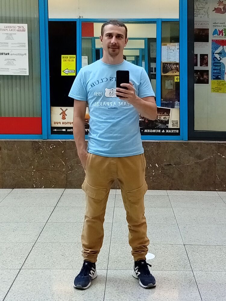  Praha,   Mikhail, 40 ,   c , 