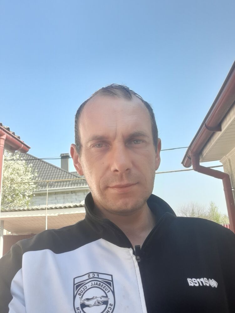  42028443  Ivan, 38 ,    