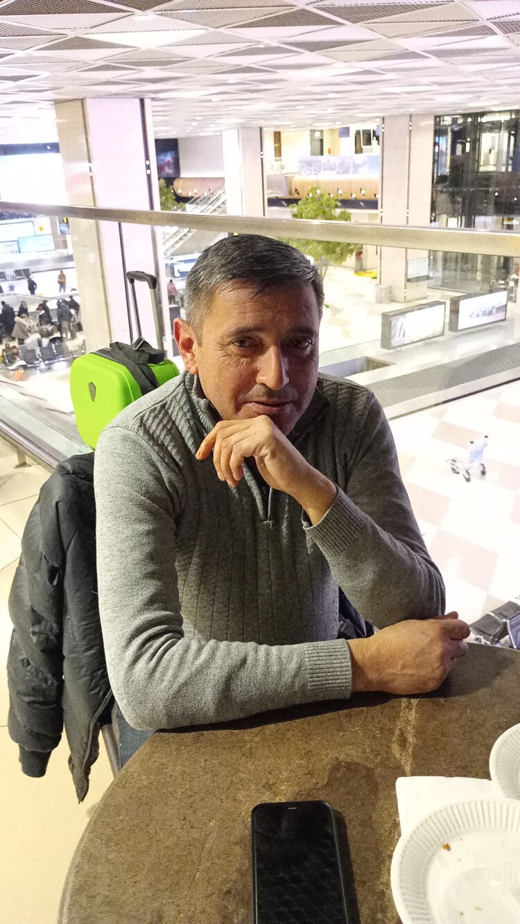  41542773  Zaur, 47 ,    