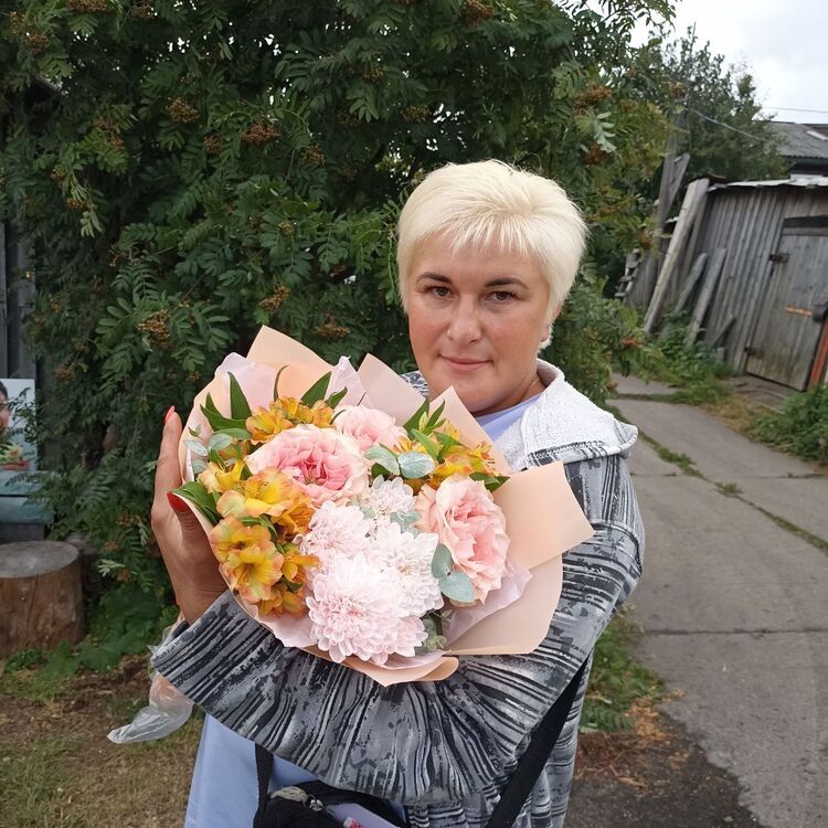  54101973  Lybov, 45 ,    