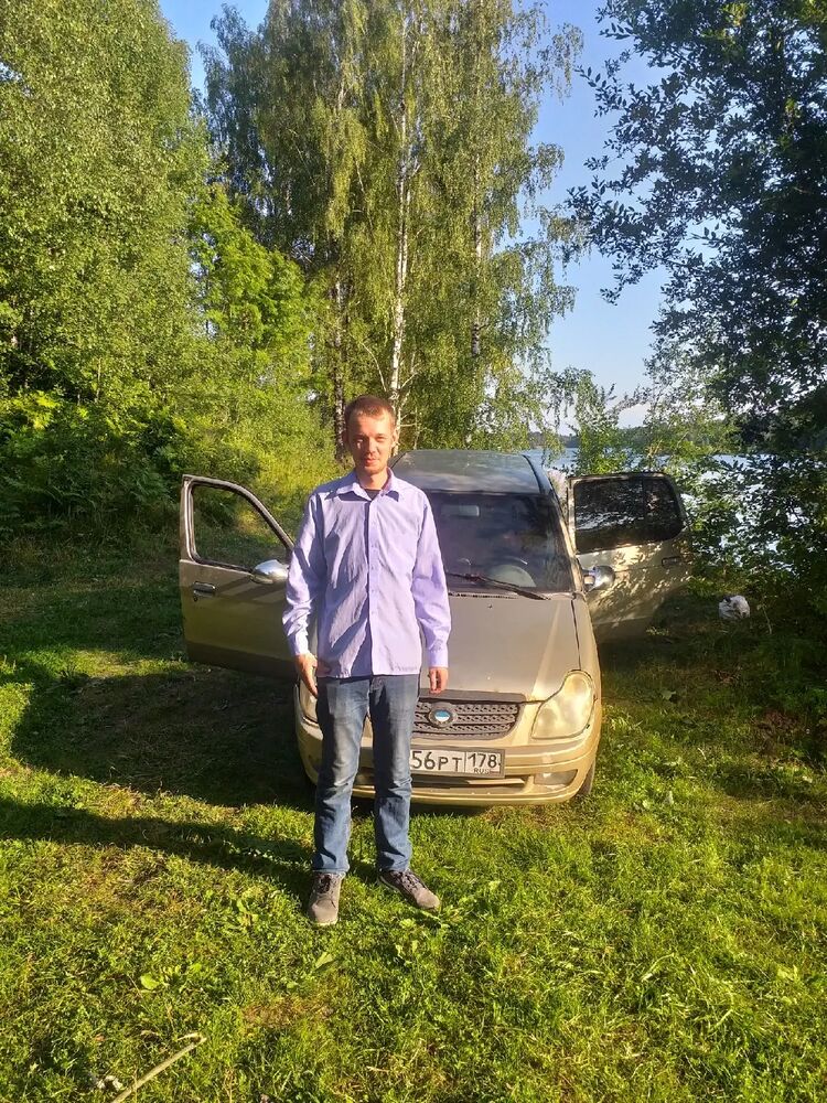  35107713  Igor, 31 ,    