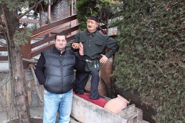  9587343  Koba, 61 ,    