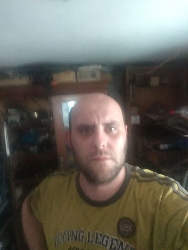  ,   Maks, 37 ,  