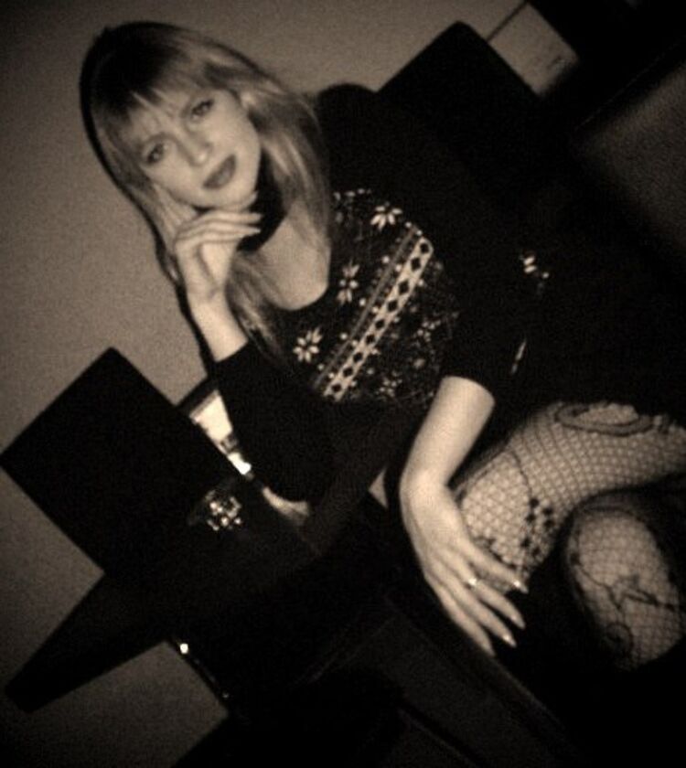  49427213  Katrin, 35 ,    