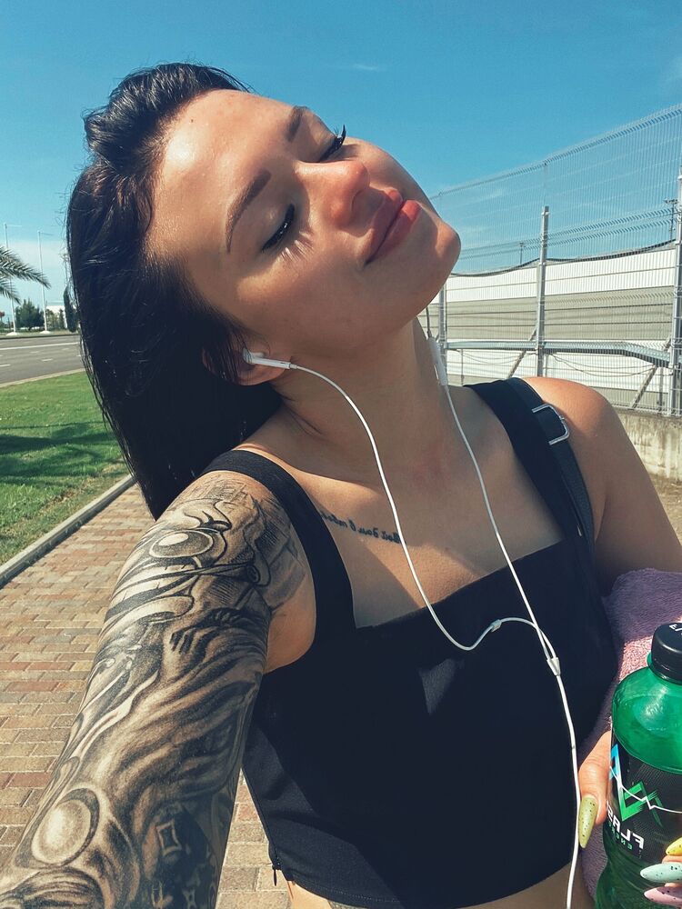  ,   Sandra, 24 ,   ,   