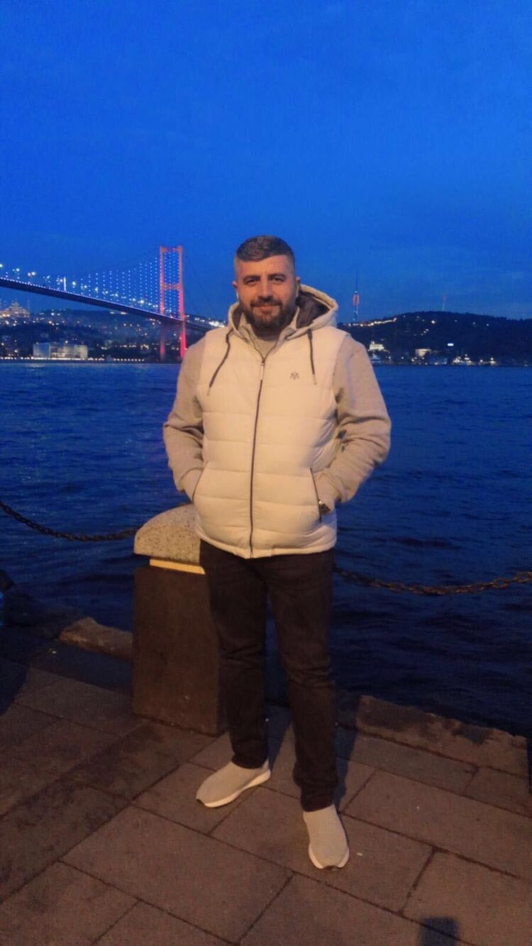  33465233  Mert, 43 ,    
