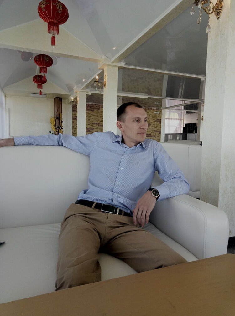  ,   Stanilslav, 37 ,   ,   