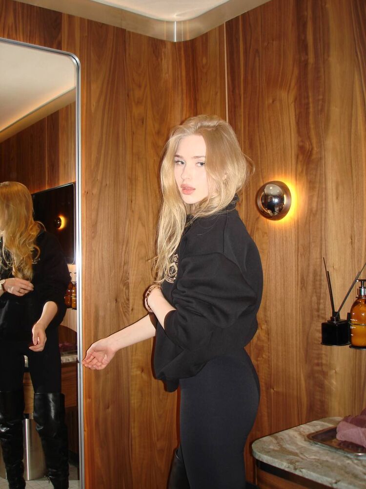  53525733  , 28 ,    -