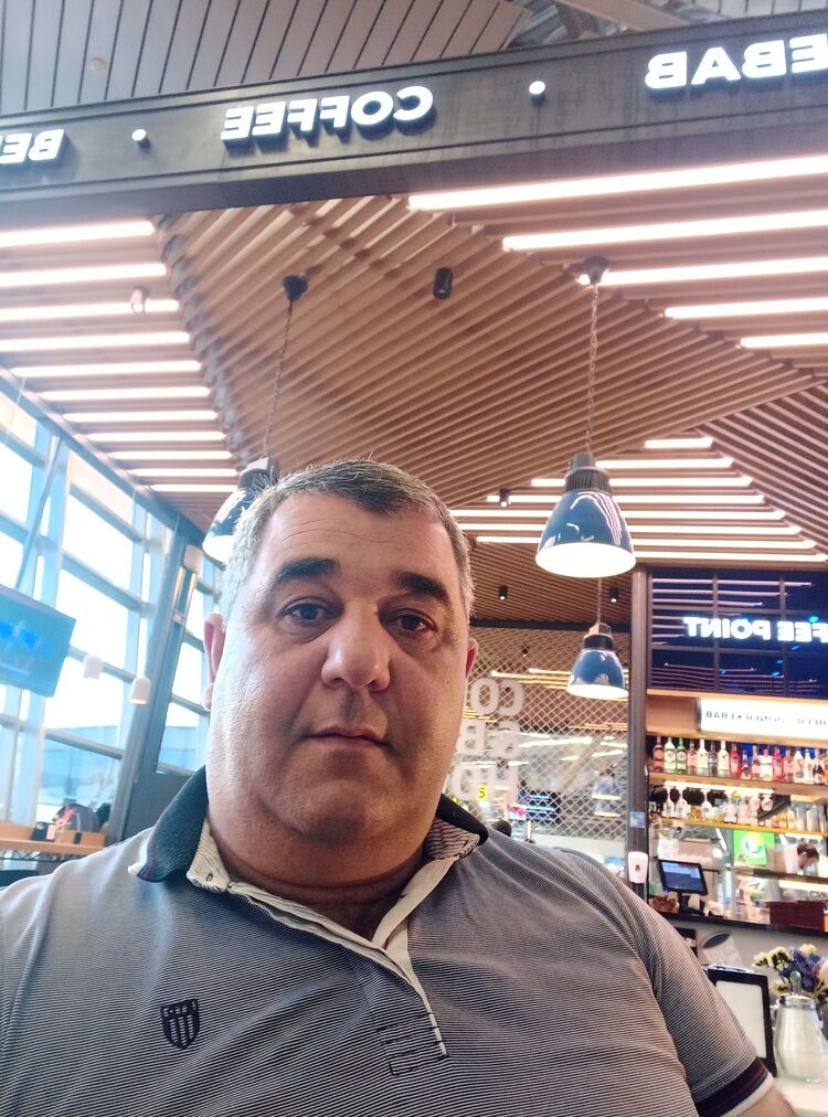  51111973  Armen, 44 ,    