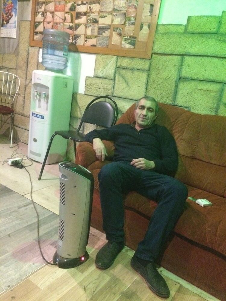  10526303  Grigor, 54 ,    