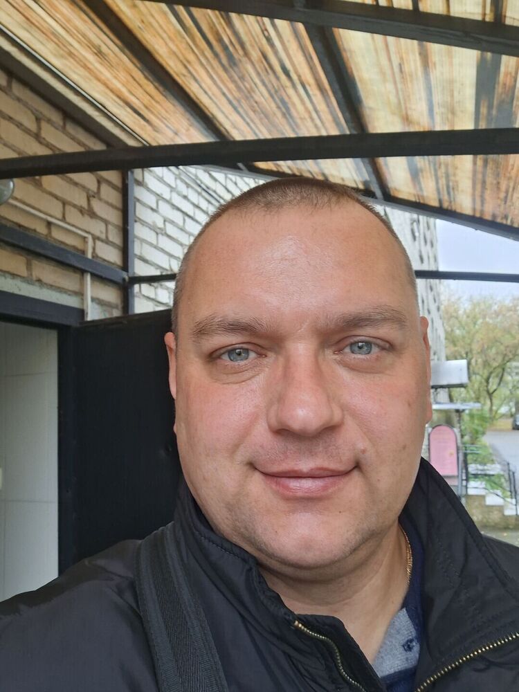  43901093  Evgenii, 49 ,    