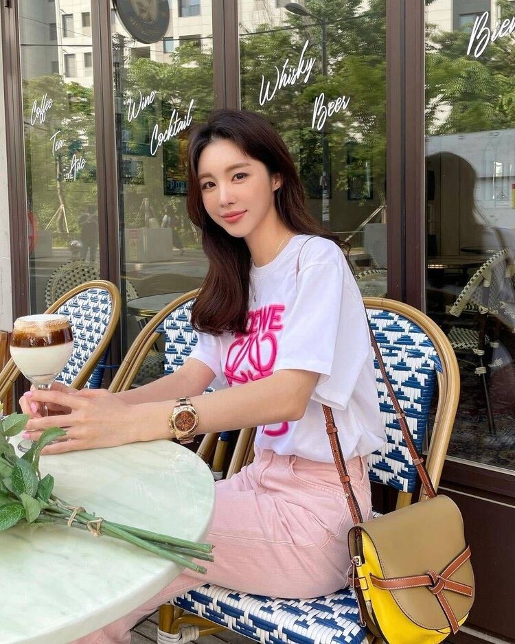  Hong Kong,   Li Na, 35 ,   ,   