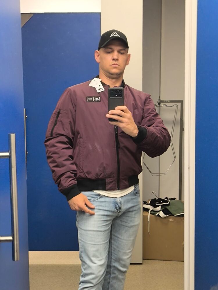  52727193  , 37 ,    