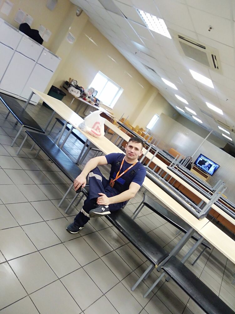  27348313  Daler, 40 ,    