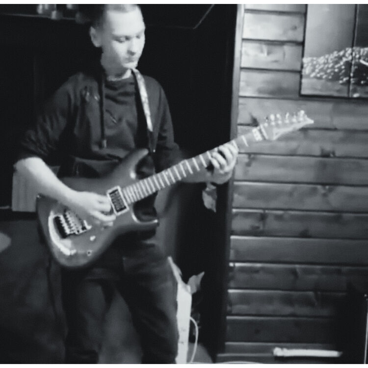  35330353  Holden, 37 ,    