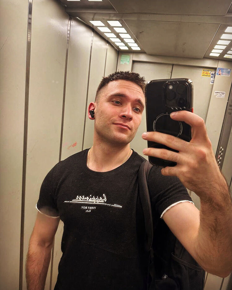  40099293  Vanya, 26 ,    