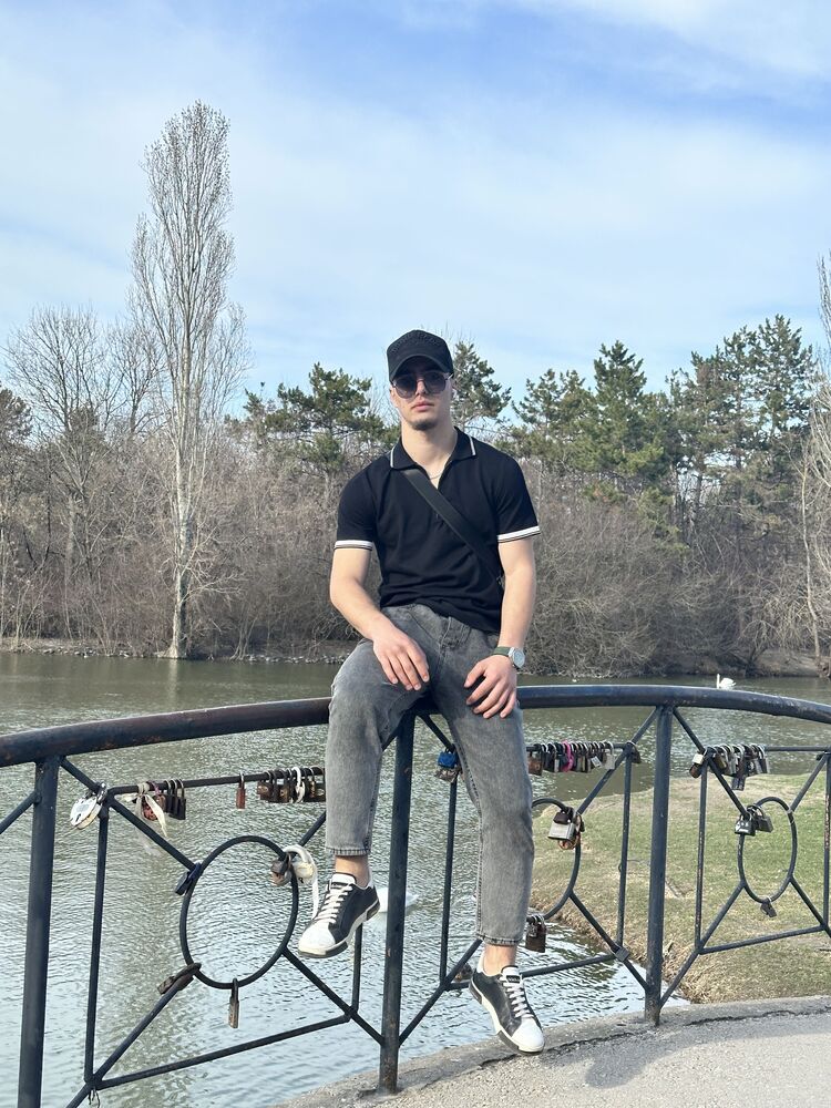  51431103  Elvis, 21 ,    