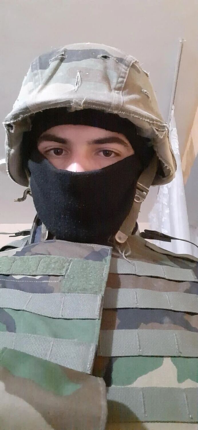  53765103  Andrew, 22 ,    