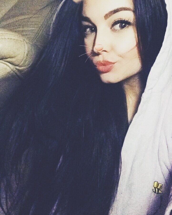  20733393  Adriana, 30 ,    