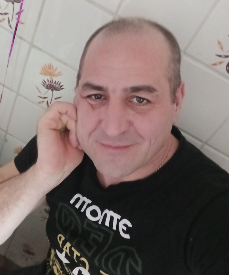  41135733  Pascha, 44 ,    