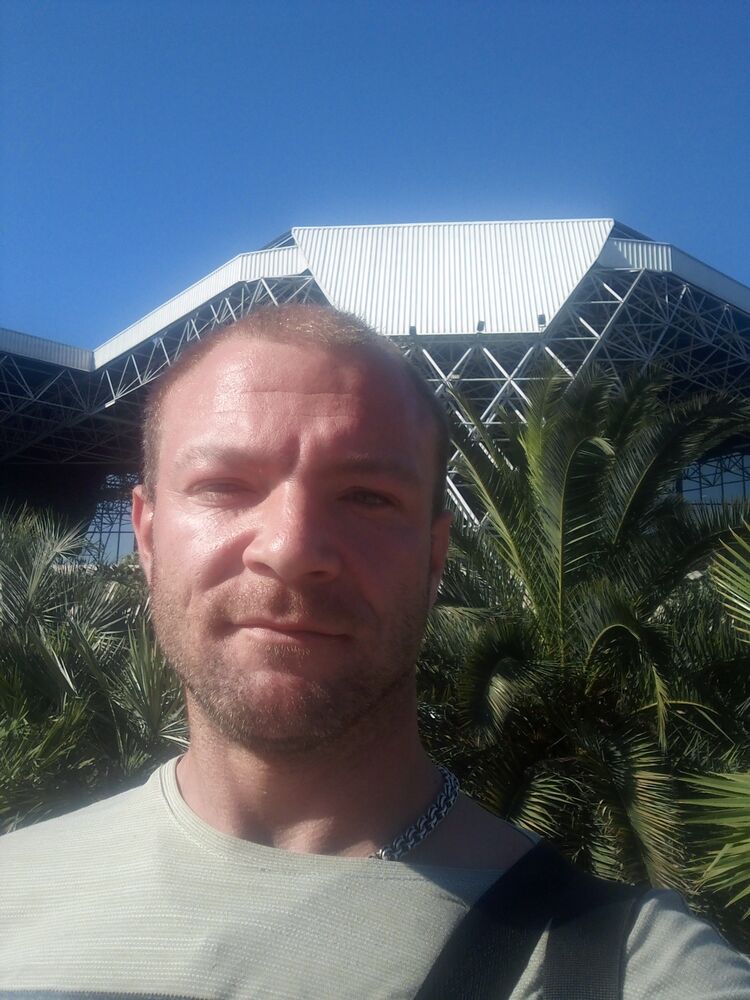  ,   Roman, 37 ,   c 