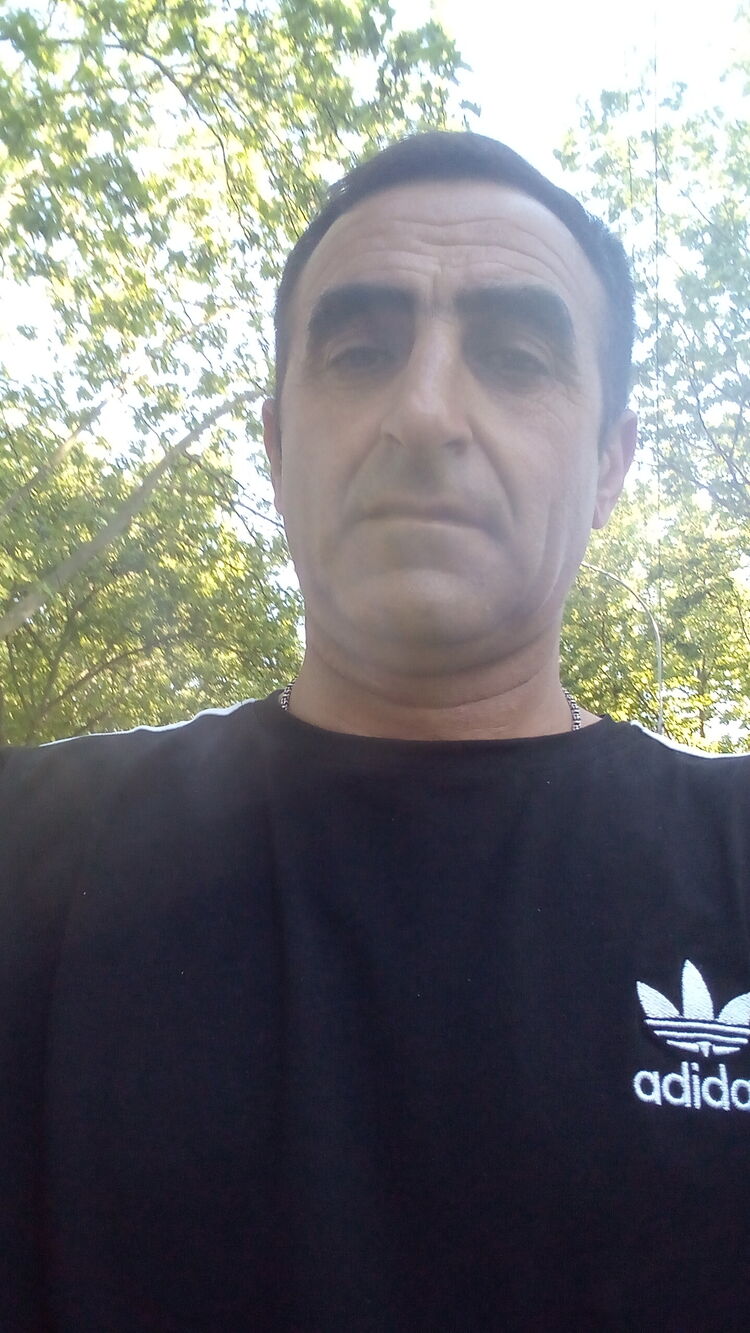  35229493  Laiq, 47 ,    