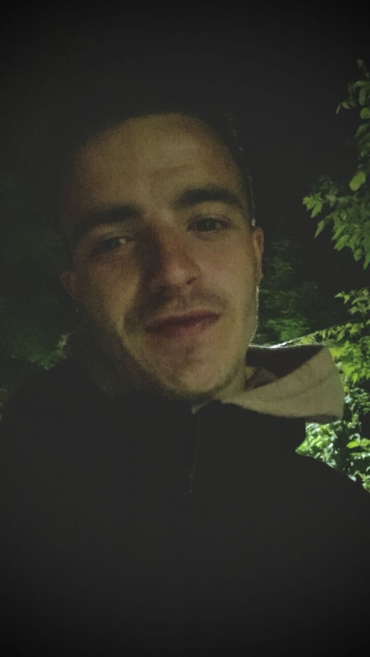  44360033  Dima, 22 ,    