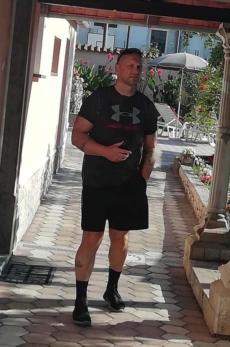  53080623  Robert, 51 ,    