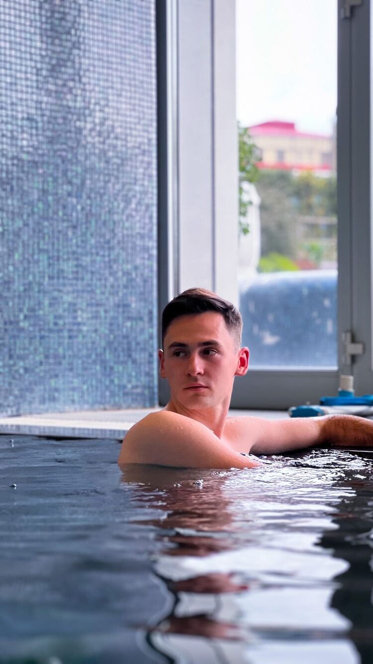  53620643  Roman, 30 ,    