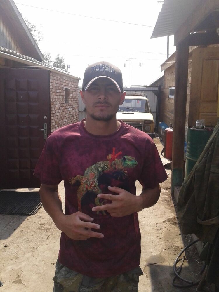  -,   Artur, 33 ,   