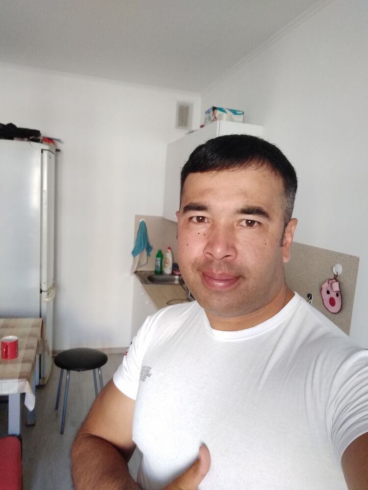  ,   Bahrom, 39 ,   ,   