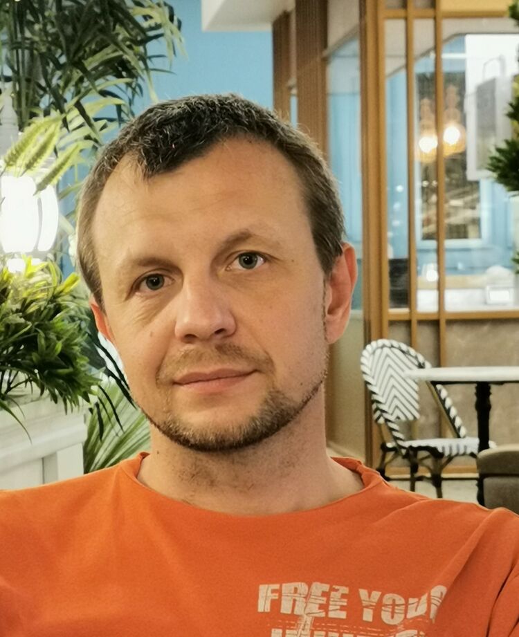  25044053  Konstantin, 44 ,    