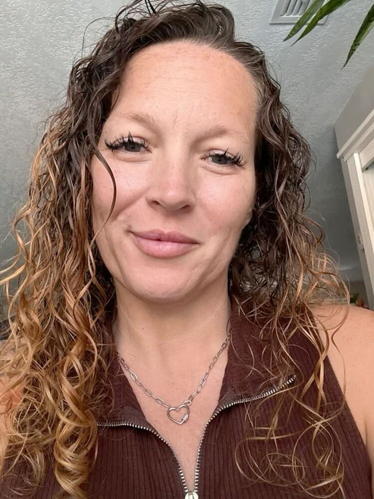  Kiskunhalas,   Charlotte, 41 ,   ,   , c , 