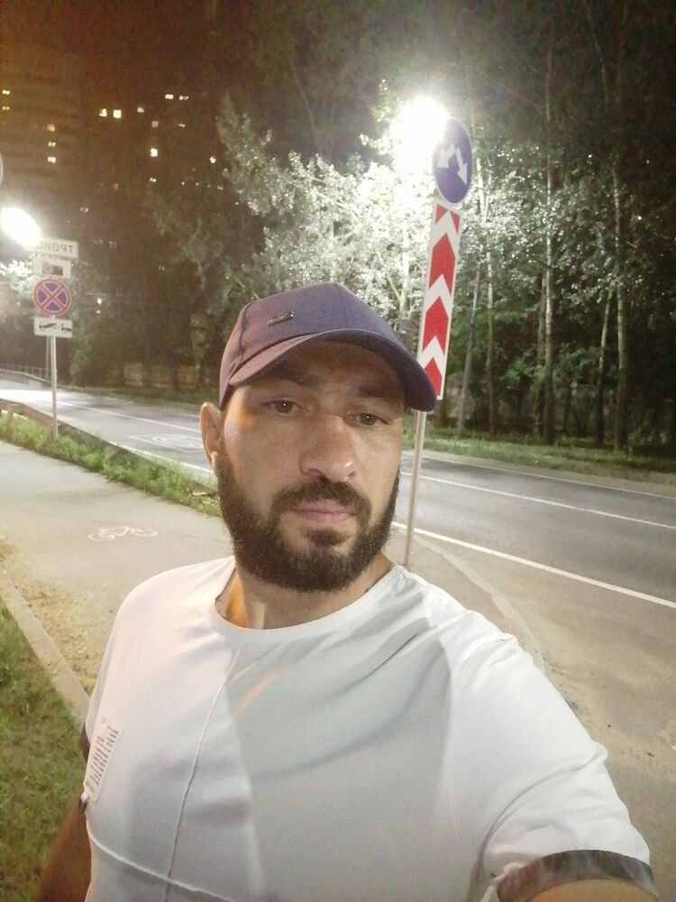  37034743  Andranik, 35 ,    