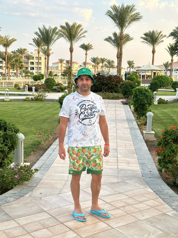  ,   Artyom, 44 ,   ,   