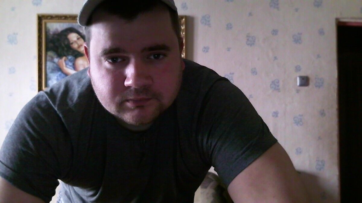  8230873  Maks, 41 ,    