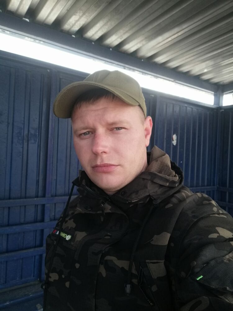  33852093  Yury, 30 ,    