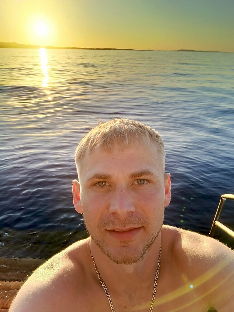  ,   Denis, 33 ,   ,   , c , 