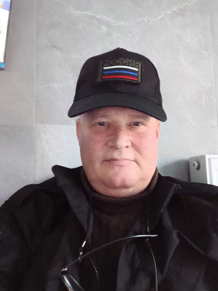  54804773  Mikhail, 54 ,     