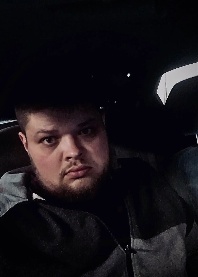  ,   Mikhail, 31 ,   ,   , c , 