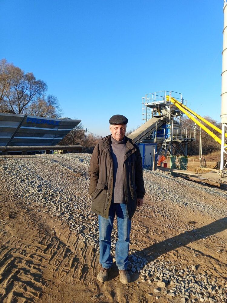  46960503  Alexandr, 61 ,    