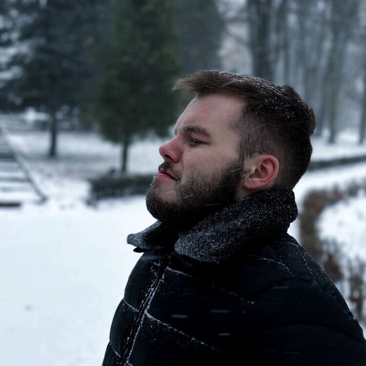  52717723  Maks, 21 ,    