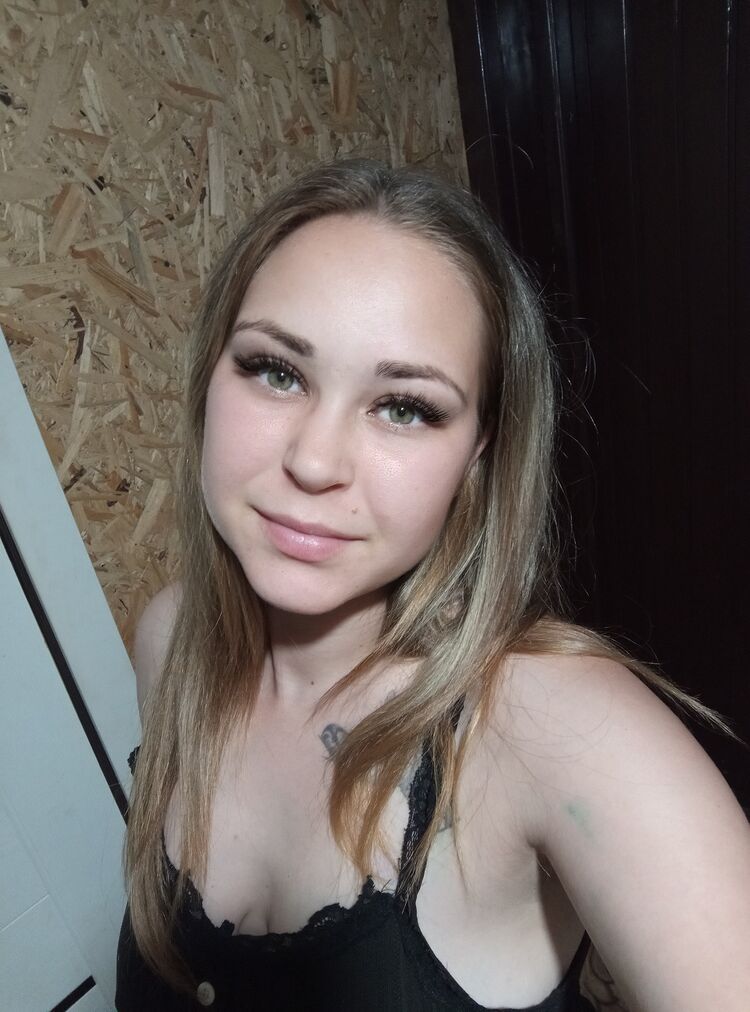  ,   Karina, 24 ,     , c , 