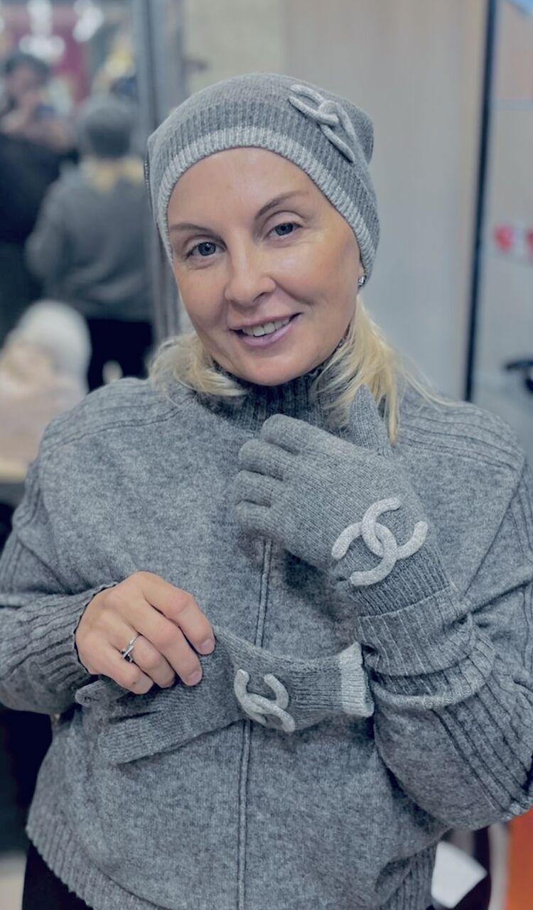  33411693  Elena, 47 ,    