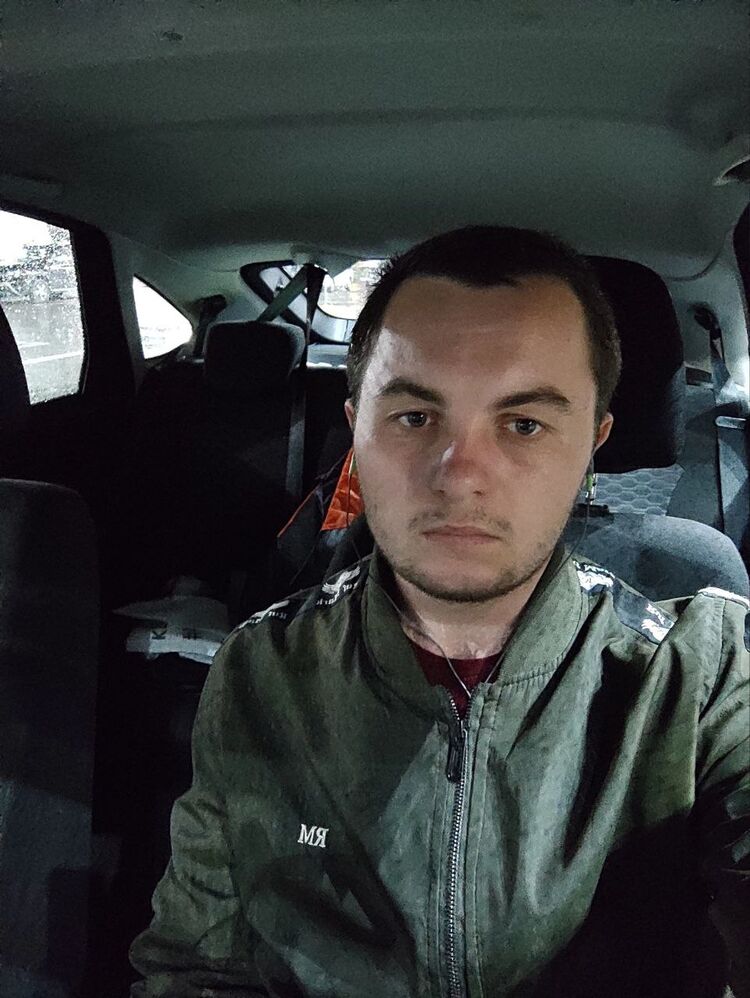  30737423  Andrej, 25 ,    