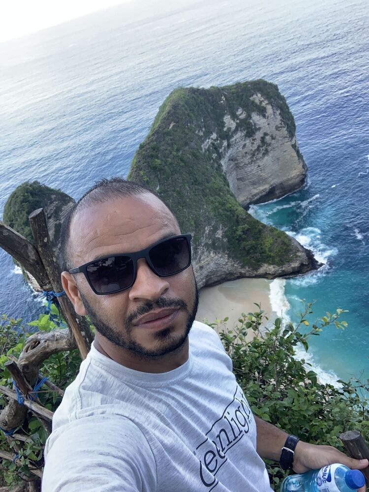  ,   Leo, 37 ,   ,   