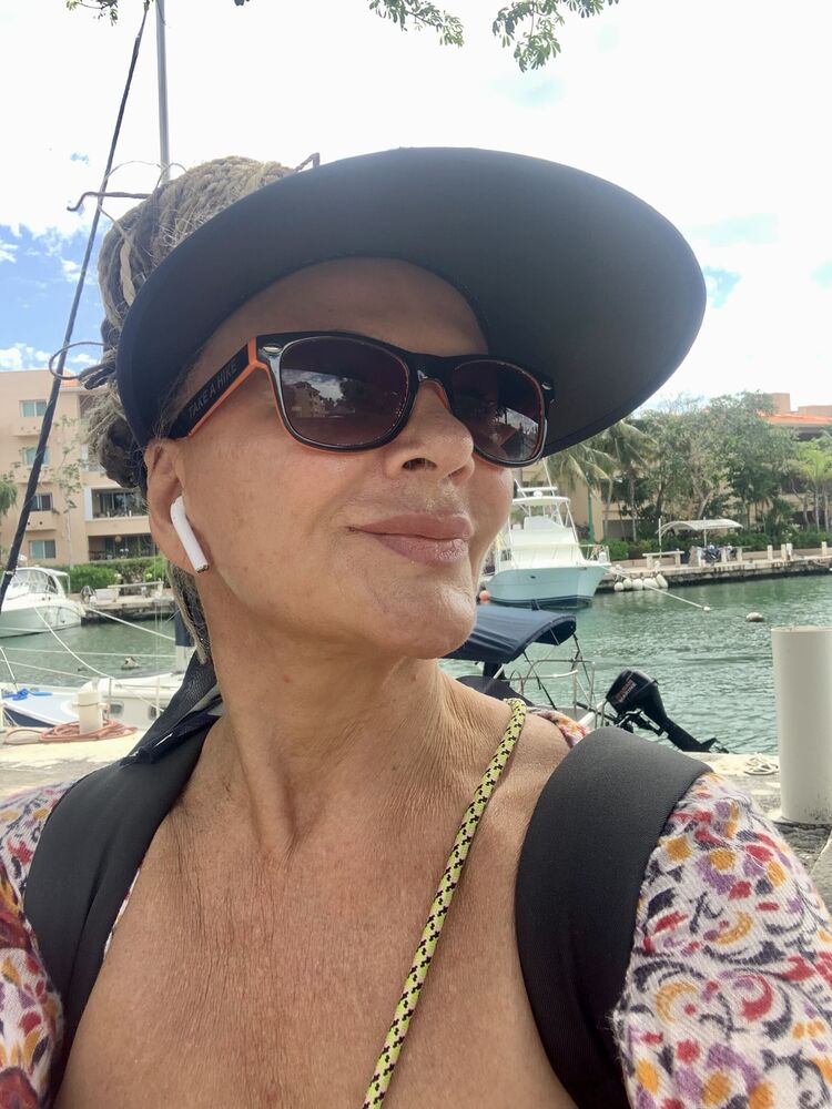  -,   Maya, 48 ,   ,   , c , 